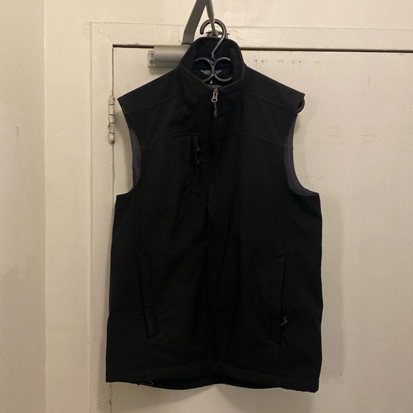 Vest - black color - Picture 1 of 4